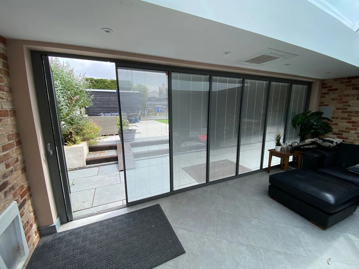 sliding patio doors with integral blinds
